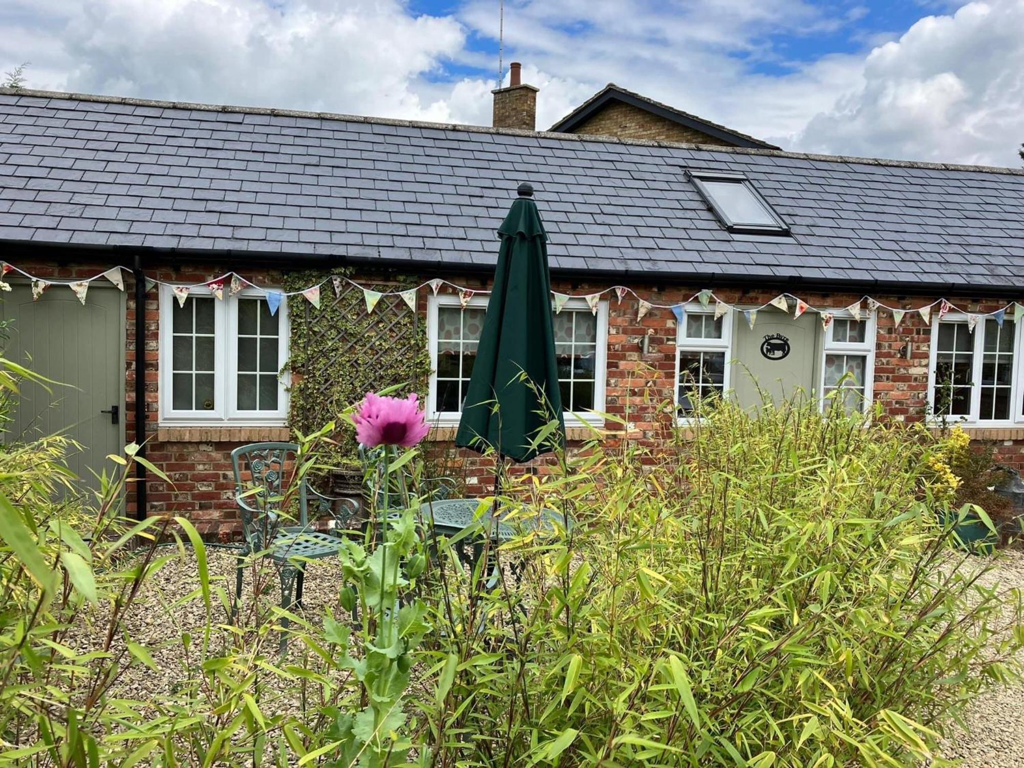 Centre Village 2 Bedroom Cottage - The Byre Pewsey Exterior foto